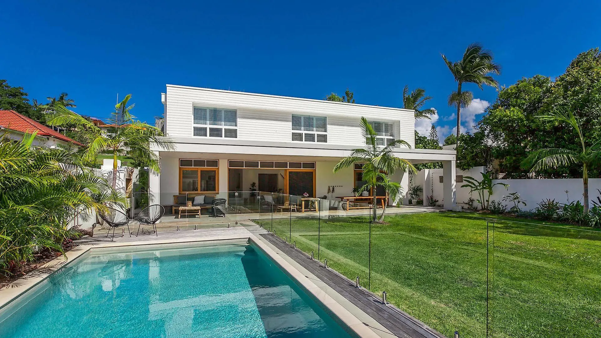 ****  A Summer Resort Byron Bay Australia