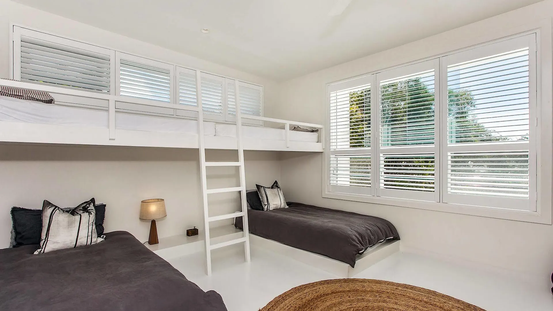 ****  A Summer Resort Byron Bay Australia