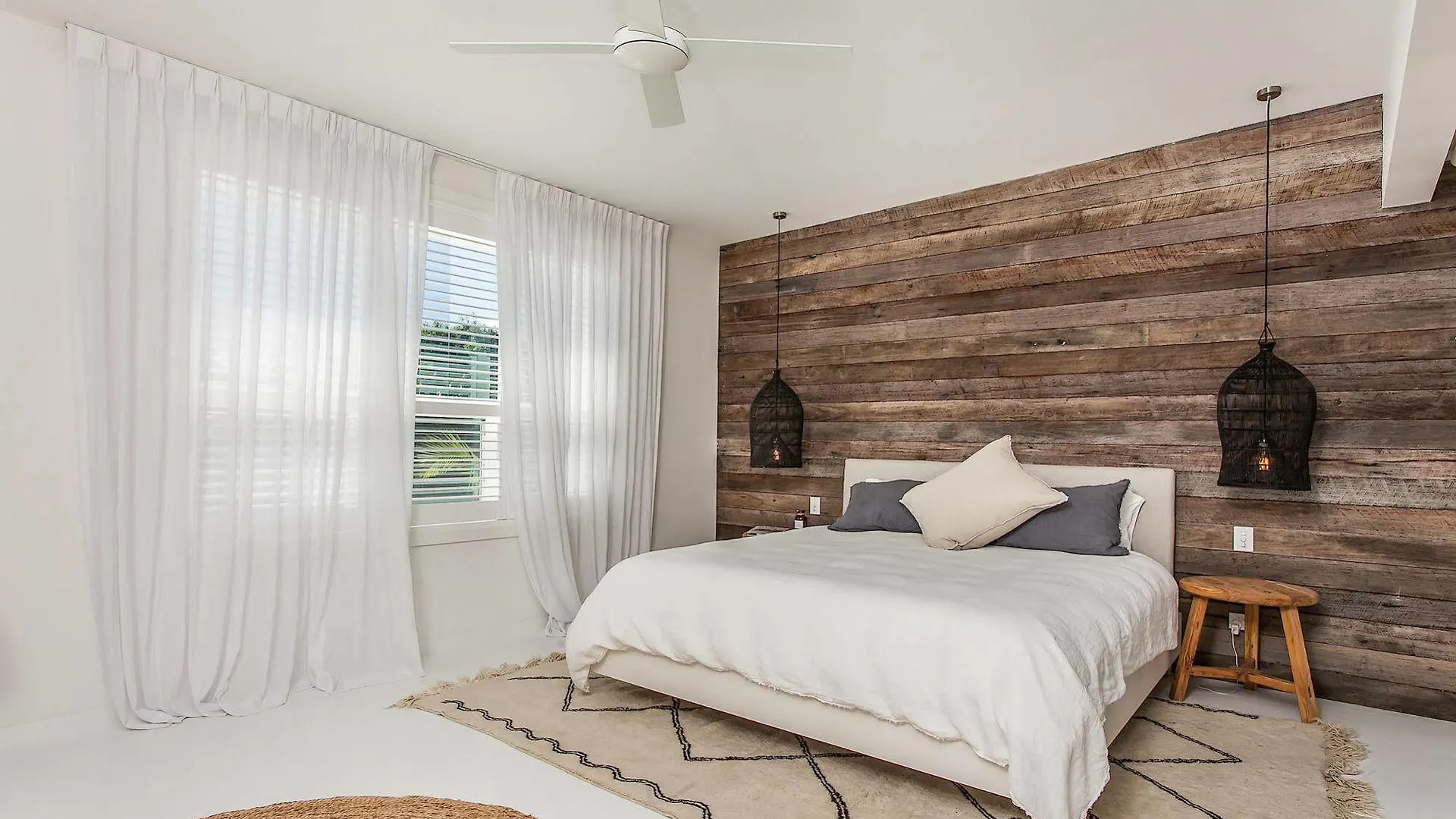 ****  A Summer Resort Byron Bay Australia