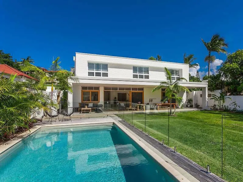 A Summer Resort Byron Bay Australia